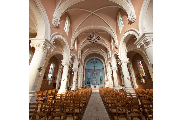 Église Saint-Pierre es Lien de Mollégès