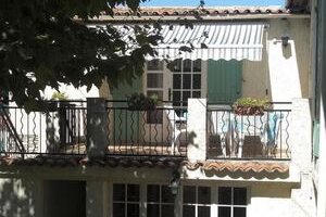 Le Mas de Bazarde