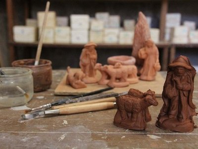 Atelier création de santons par Cristine Darc