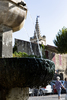 Fontaine et clocher à Eyragues